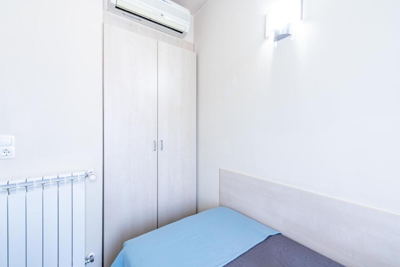 Residencia Universitaria Resa Giner De Los Rios Alcalá de Henares Exterior foto