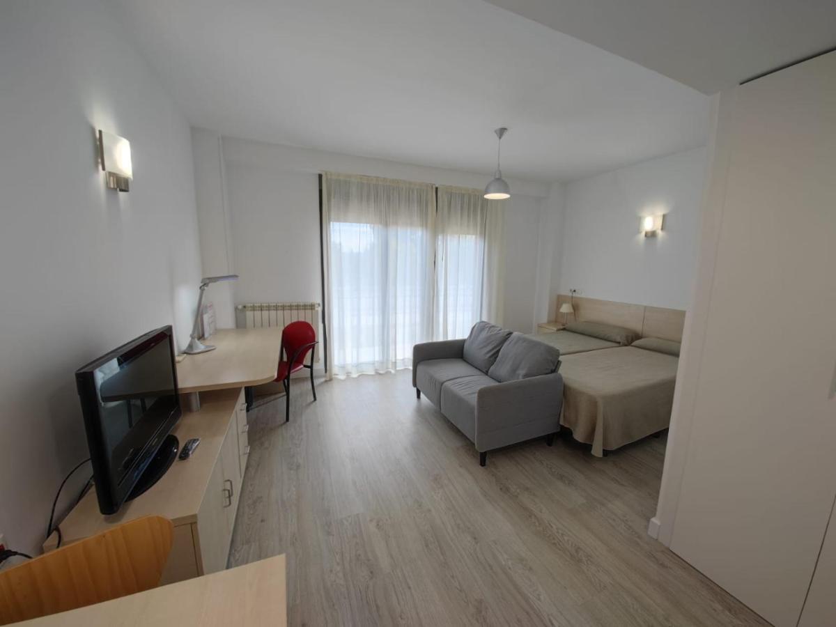 Residencia Universitaria Resa Giner De Los Rios Alcalá de Henares Exterior foto