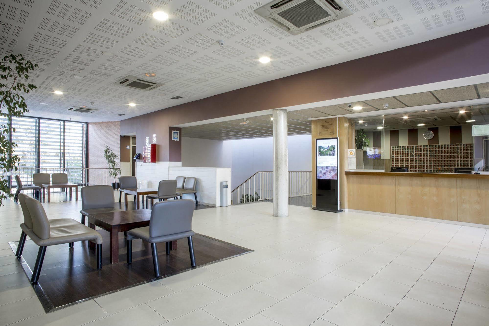 Residencia Universitaria Resa Giner De Los Rios Alcalá de Henares Exterior foto