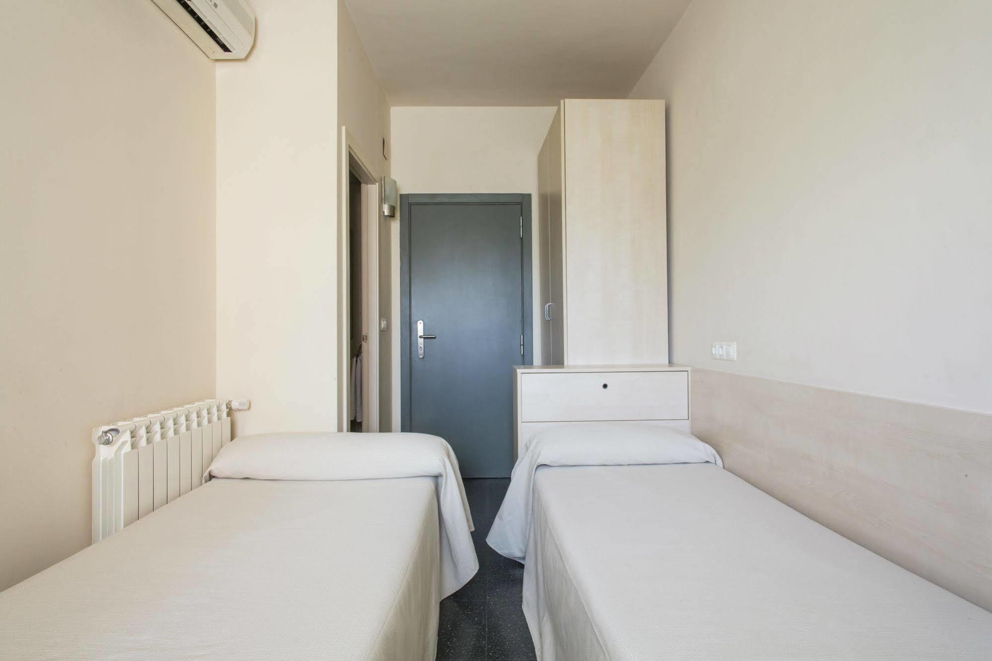 Residencia Universitaria Resa Giner De Los Rios Alcalá de Henares Exterior foto