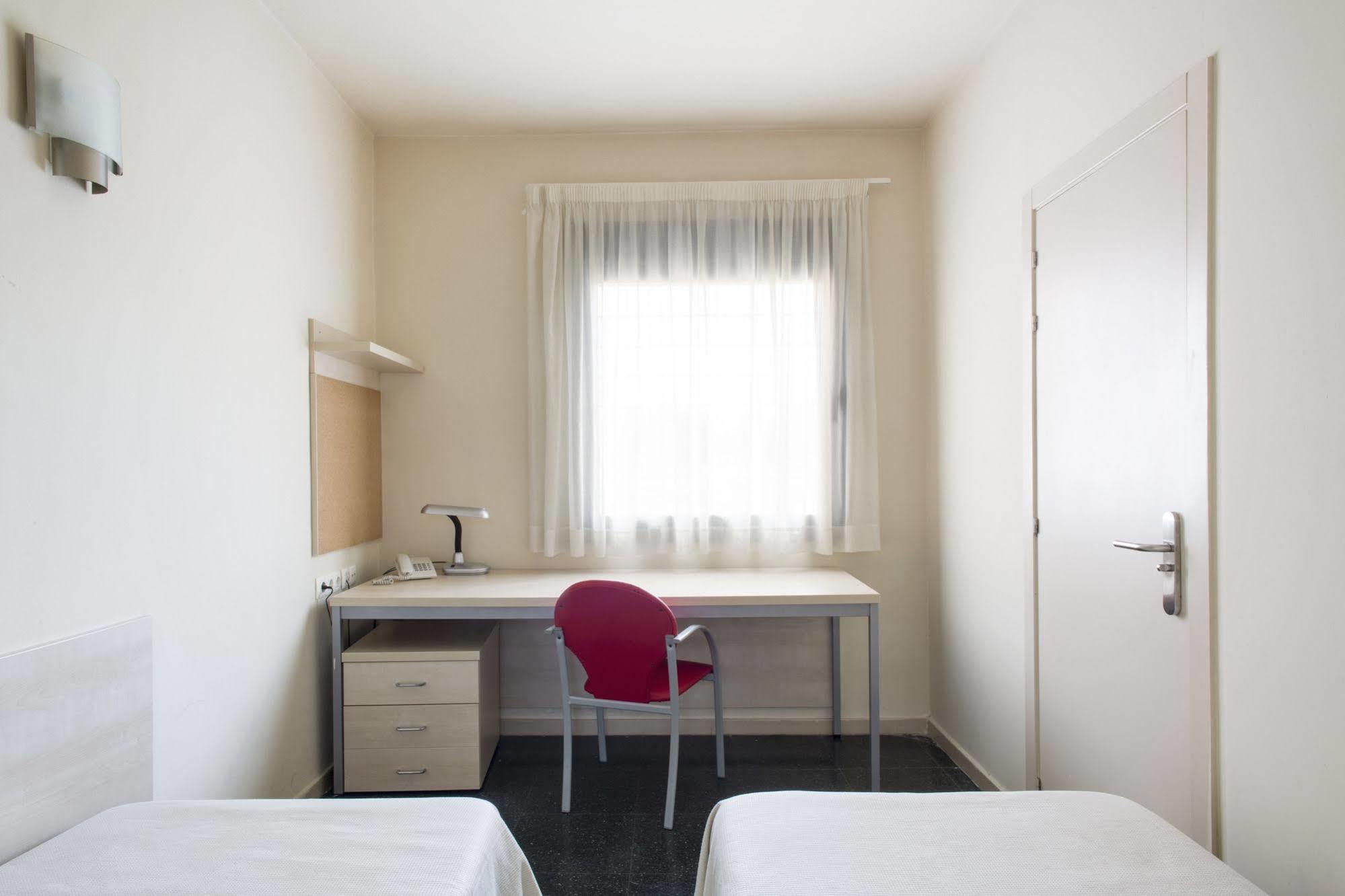 Residencia Universitaria Resa Giner De Los Rios Alcalá de Henares Exterior foto