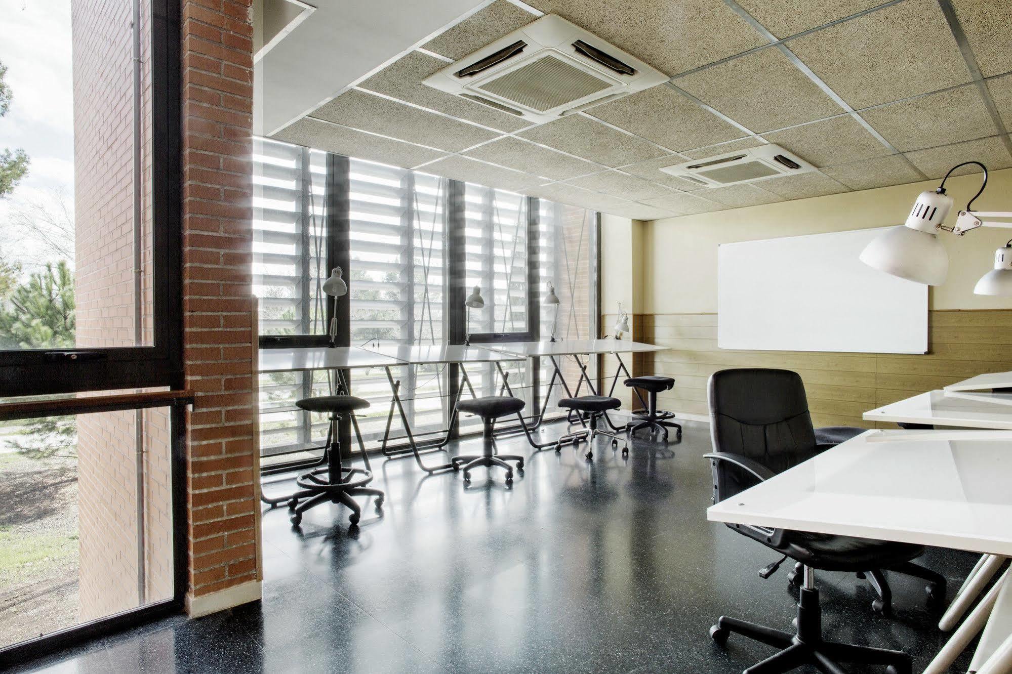 Residencia Universitaria Resa Giner De Los Rios Alcalá de Henares Exterior foto